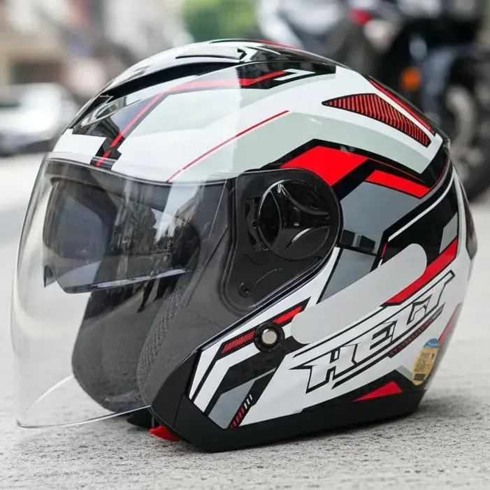 Capacete Helt New City visto de lado, detalhe da viseira dupla